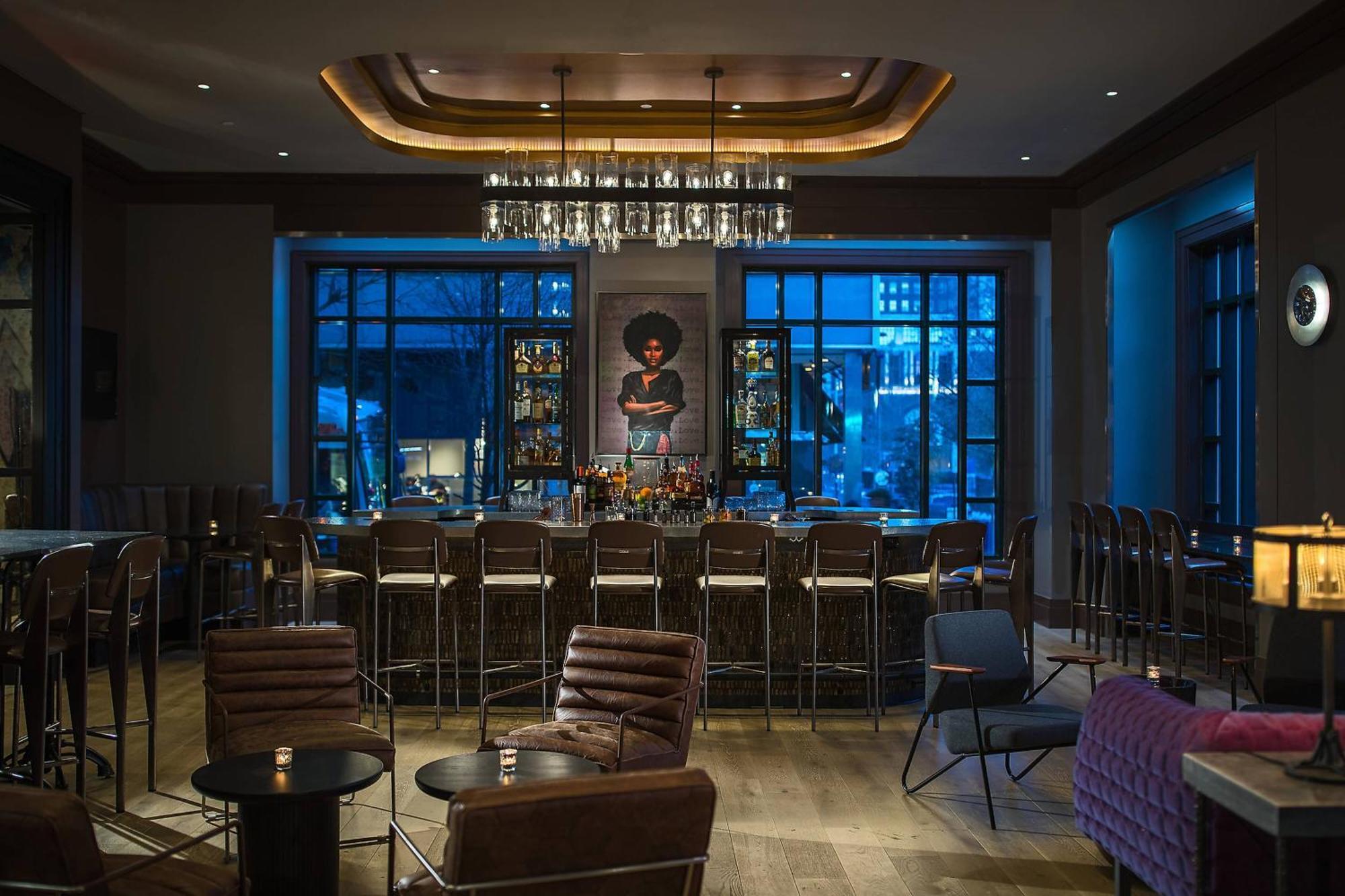 Hotel Renaissance Downtown 4*