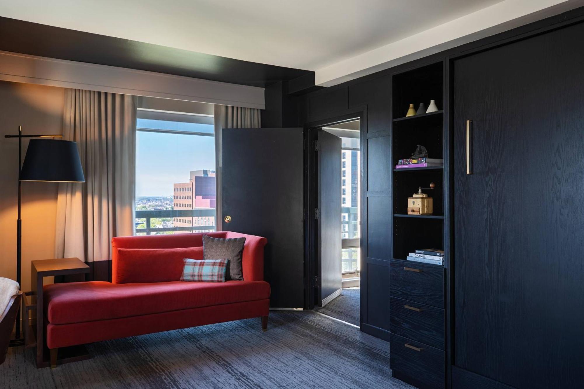 Renaissance Downtown Hotel