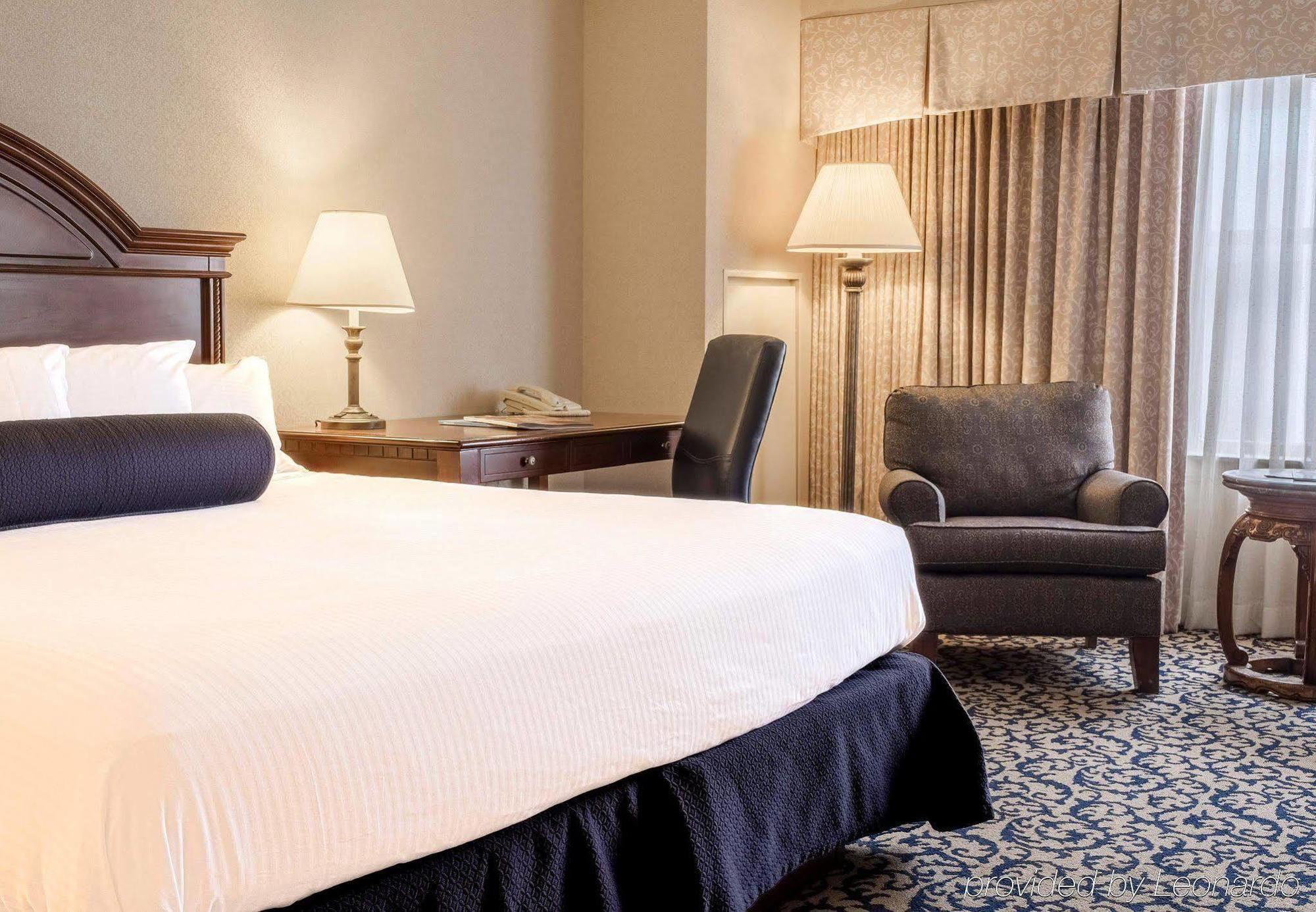 Renaissance Downtown Hotel
