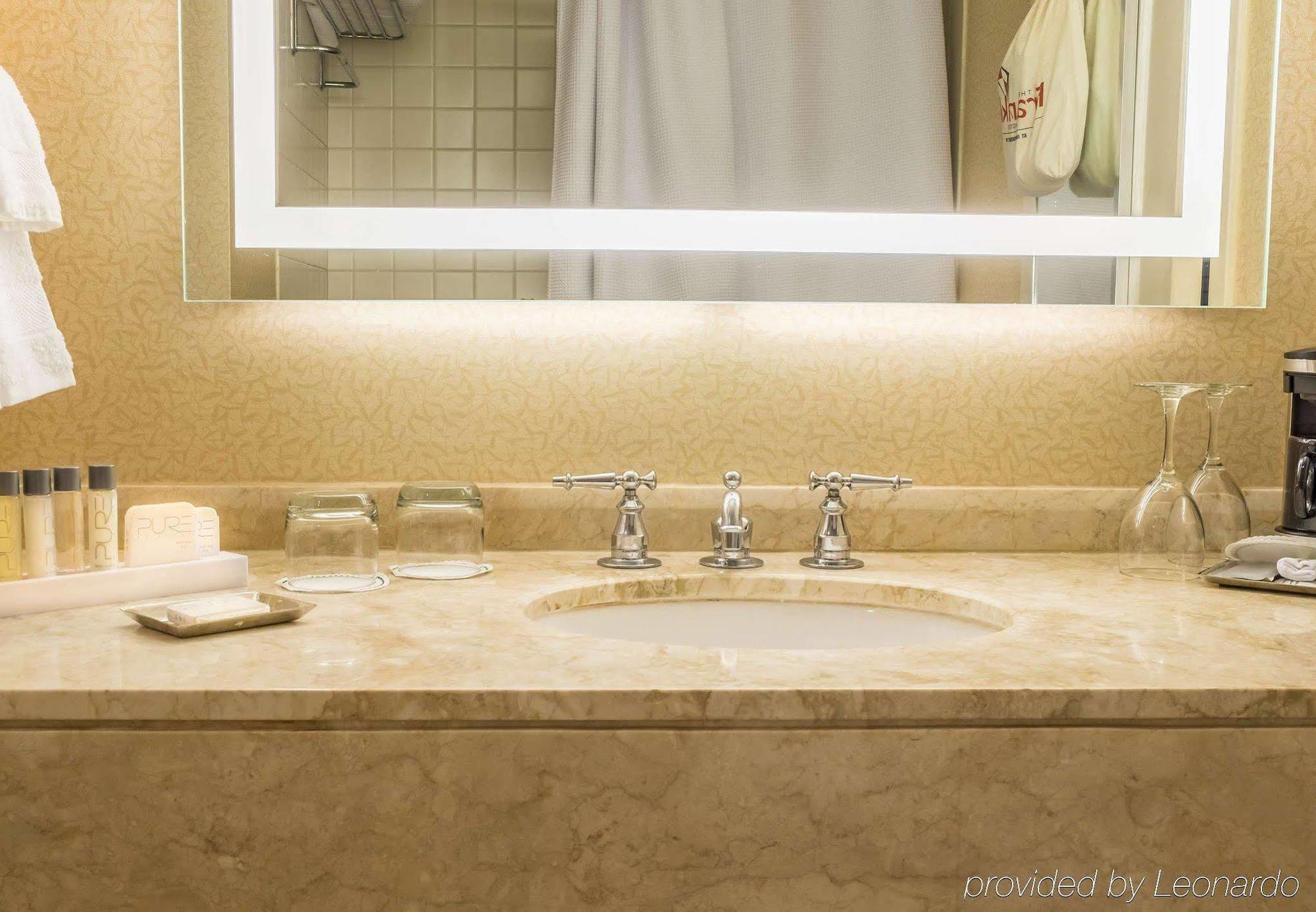 Renaissance Downtown Hotel