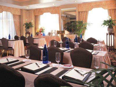 Renaissance Downtown 4*