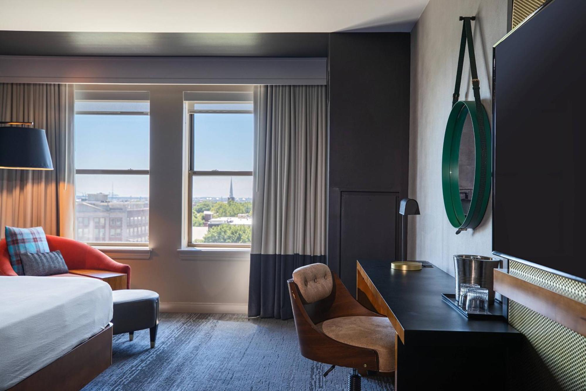 Renaissance Downtown Hotel 4*
