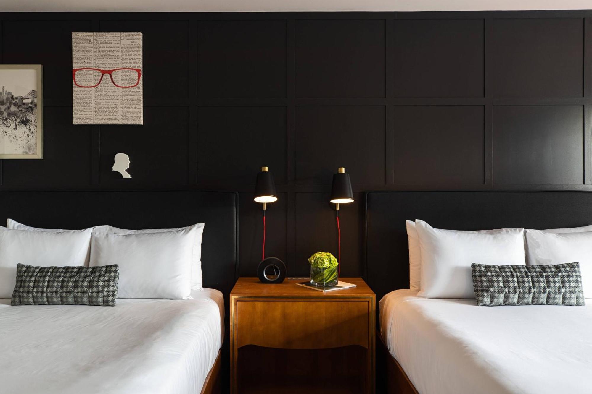Renaissance Downtown 4*