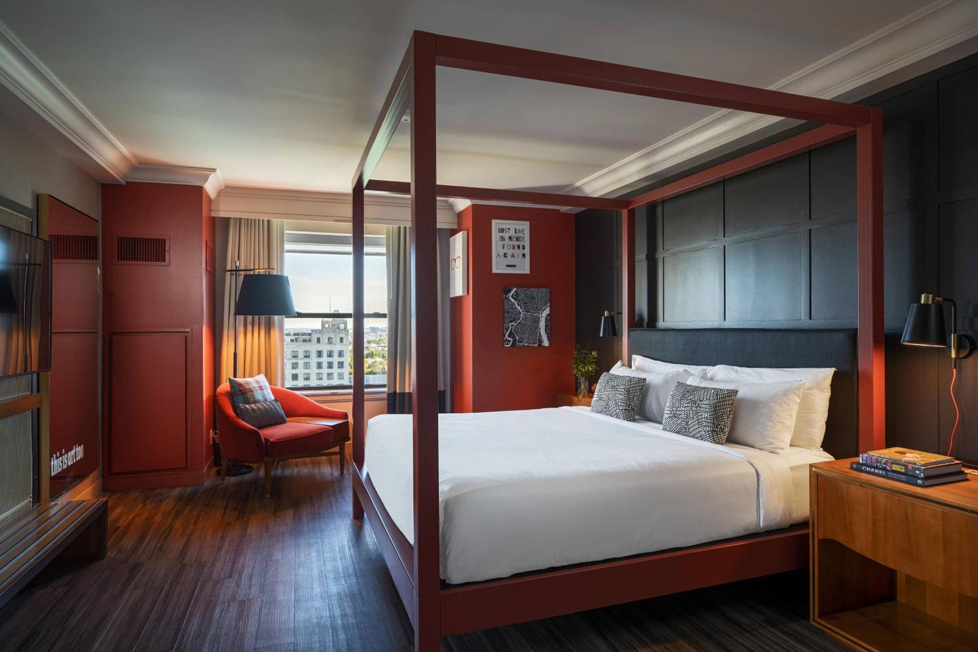Renaissance Downtown Hotel