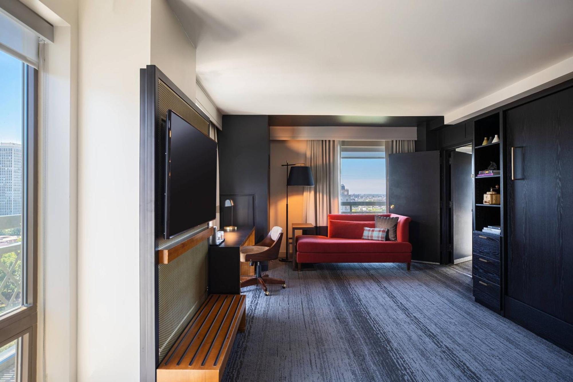Renaissance Downtown Hotel 4*