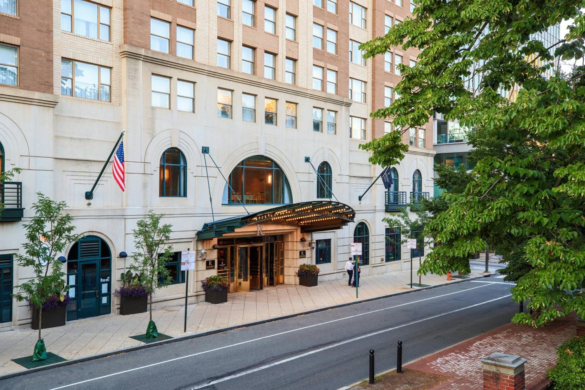 Renaissance Downtown Hotel 4*