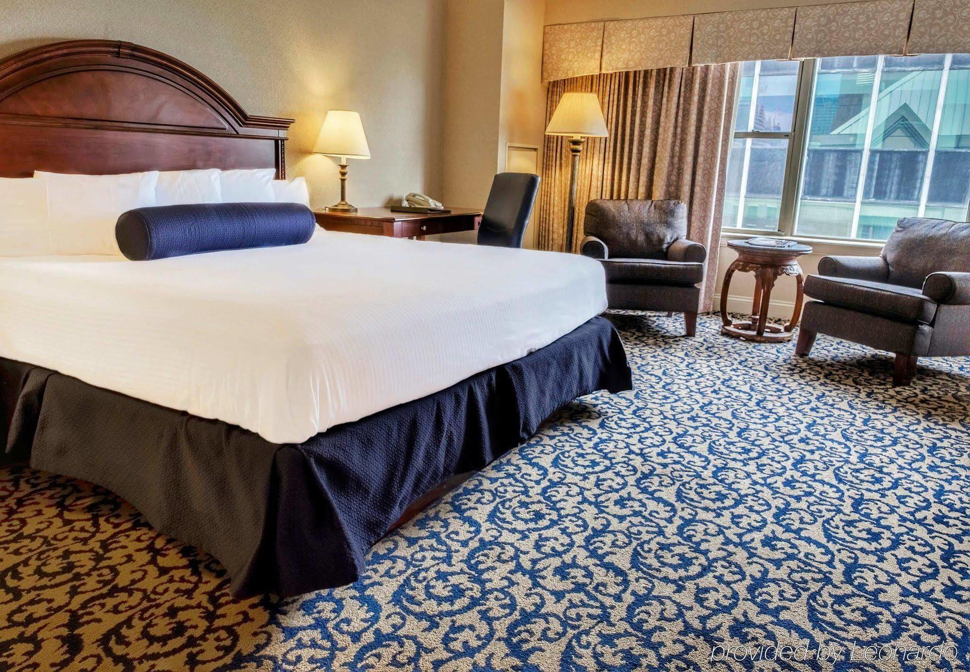 Renaissance Downtown Hotel 4*